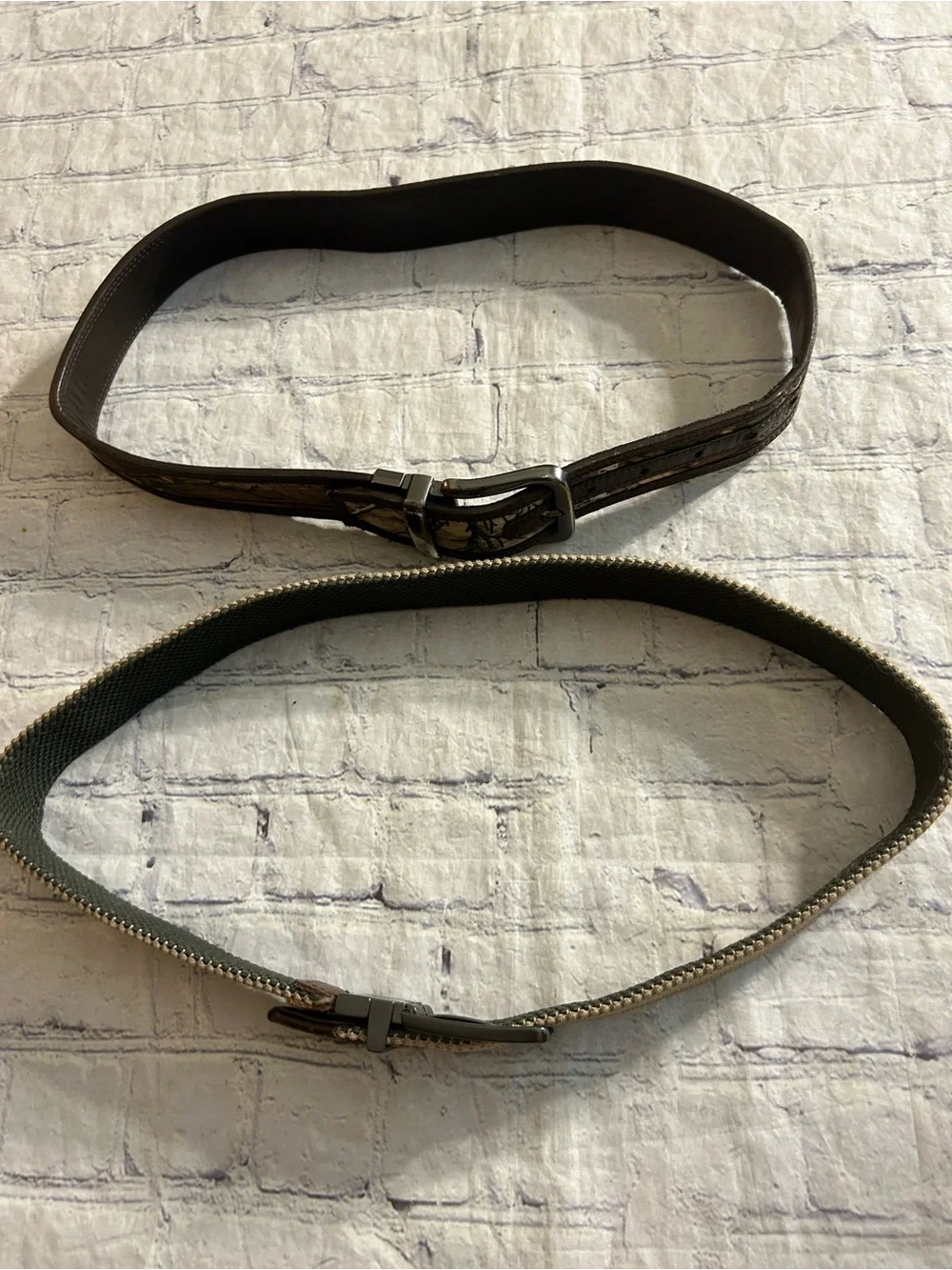 REALTREE VTG REVERSIBLE CAMOUFLAGE AND NIKE TAN GREEN WEBBING REVERSIBLE BELTS